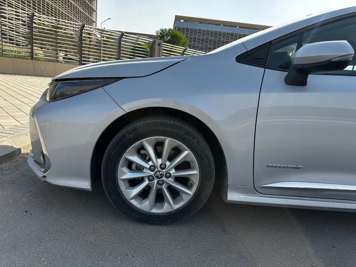 Car image 8