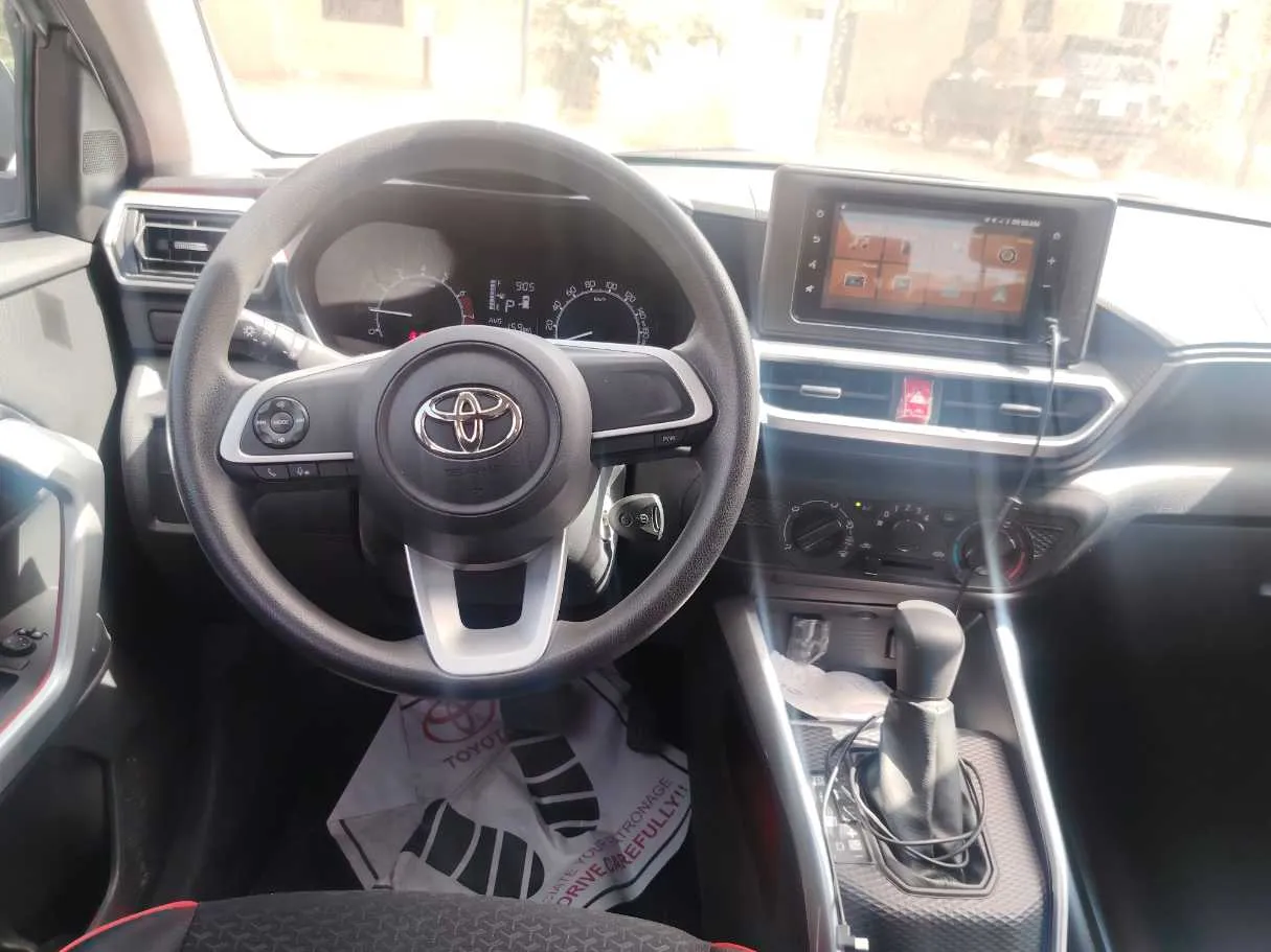 Car image 18