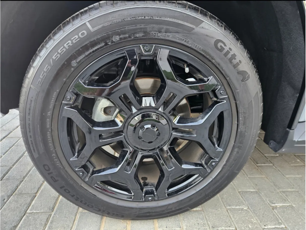 Car image 10