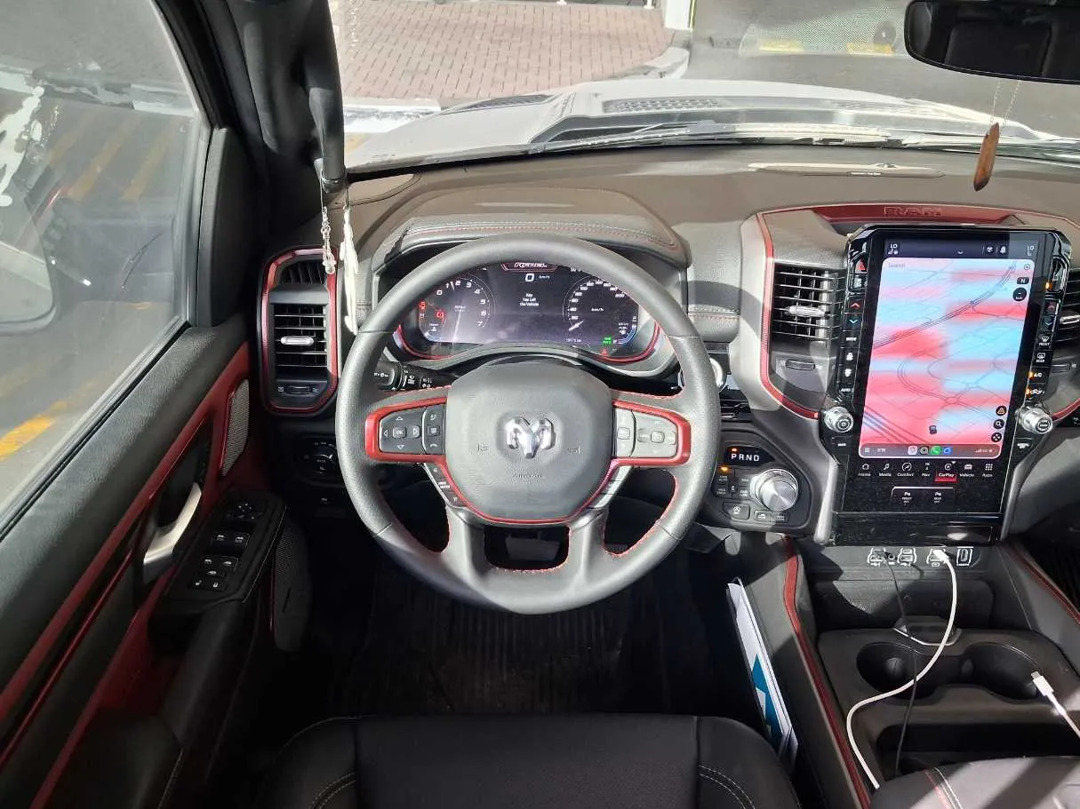 Car image 18