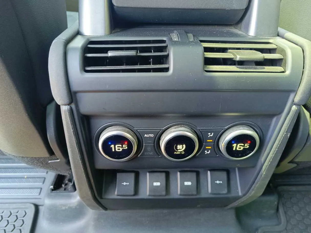 Car image 36