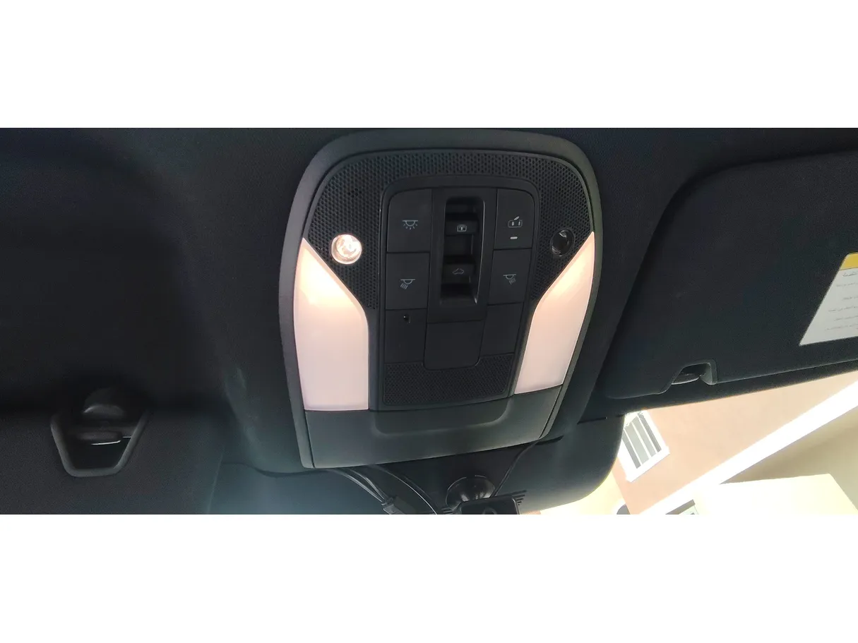 Car image 29