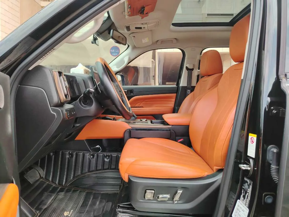 Car image 12