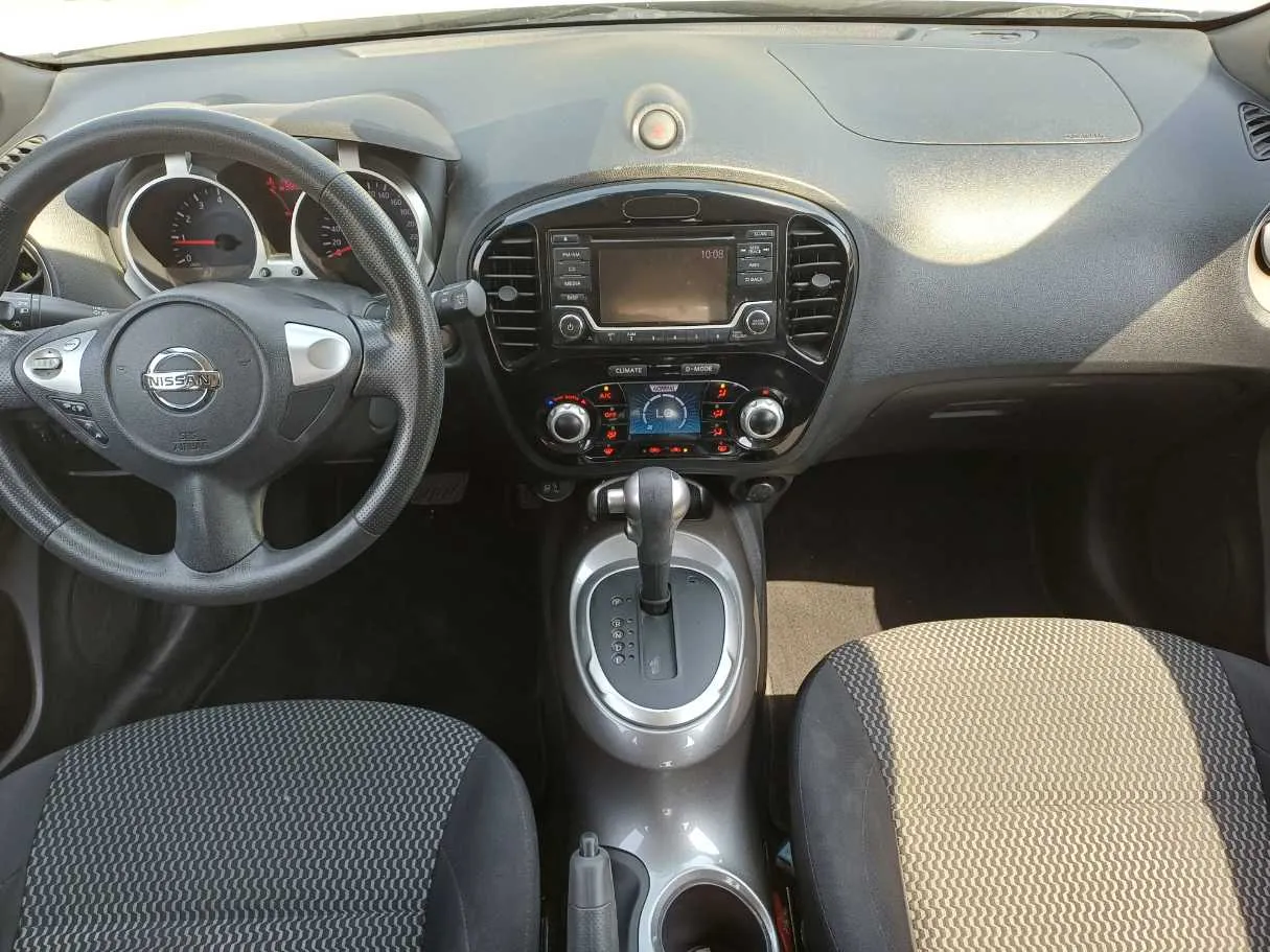 Car image 16