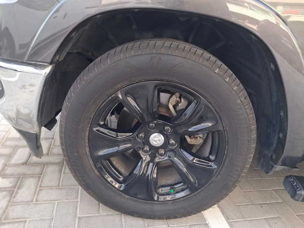 Car image 9