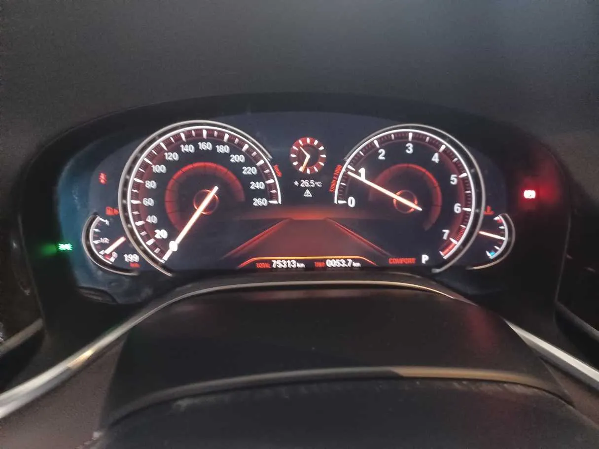 Car image 21