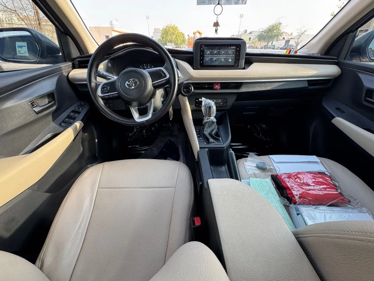 Car image 16