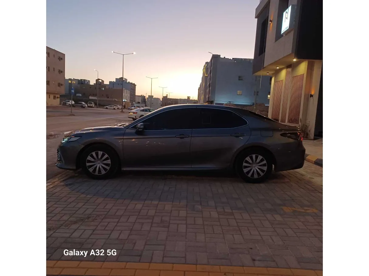 Car image 28