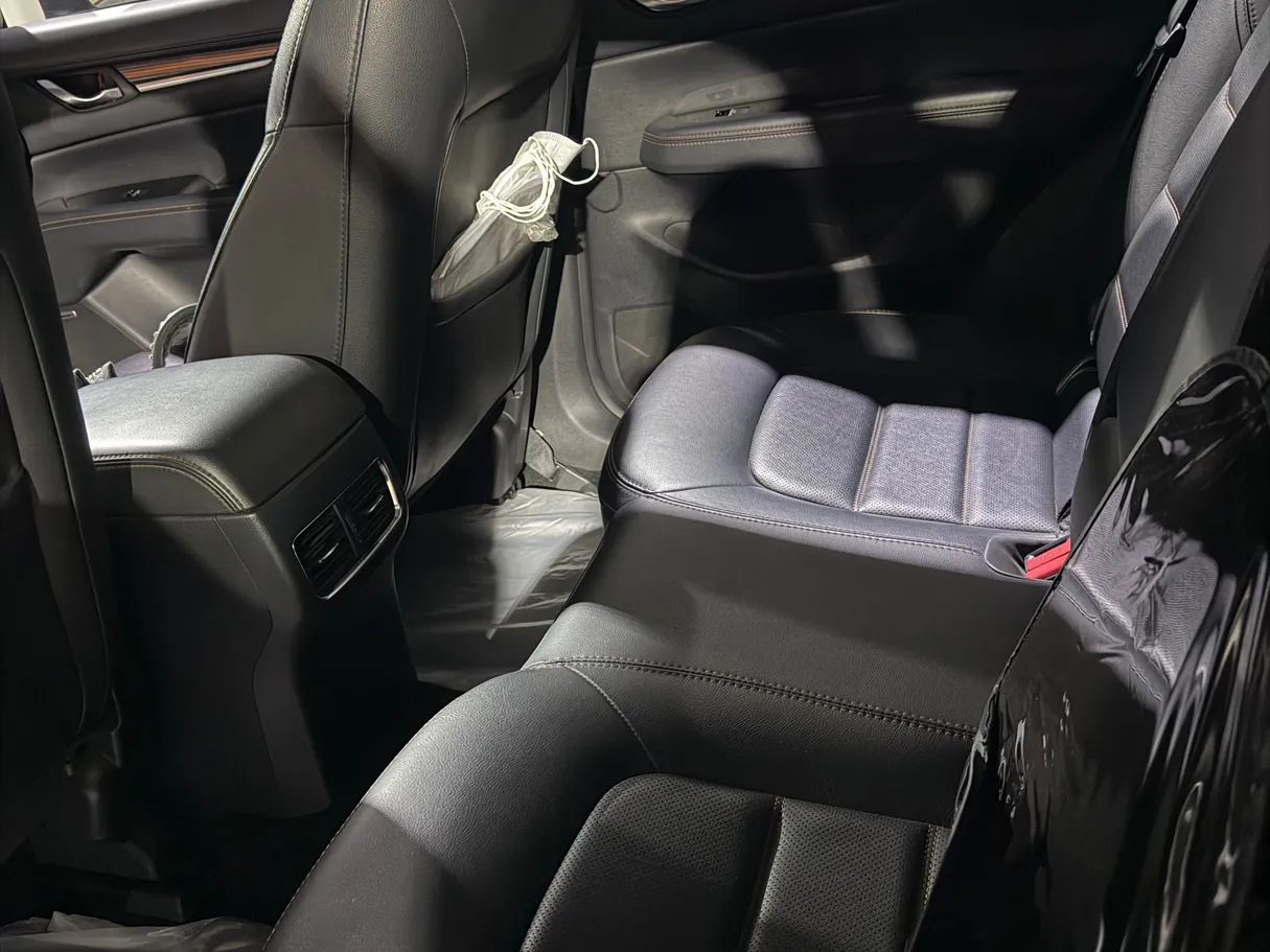 Car image 7
