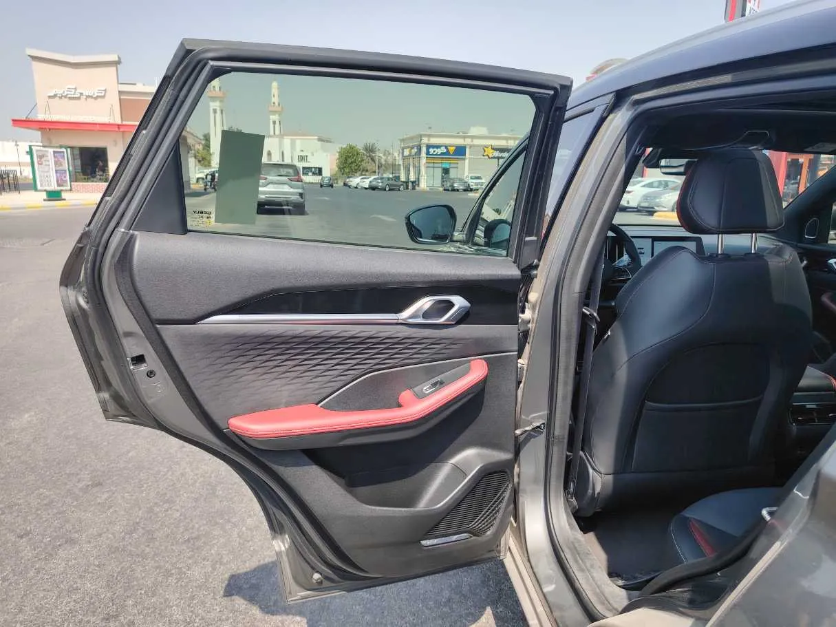 Car image 14