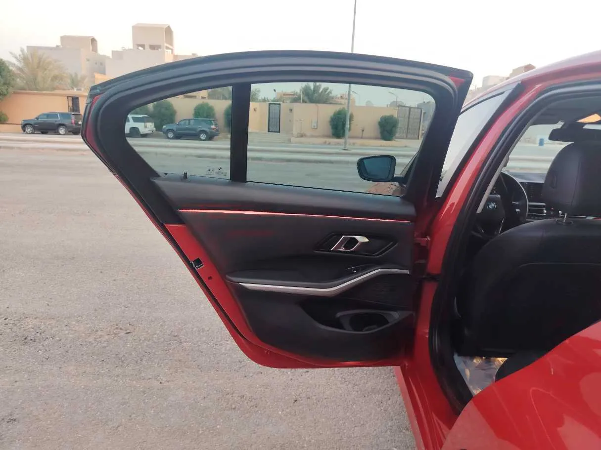 Car image 16