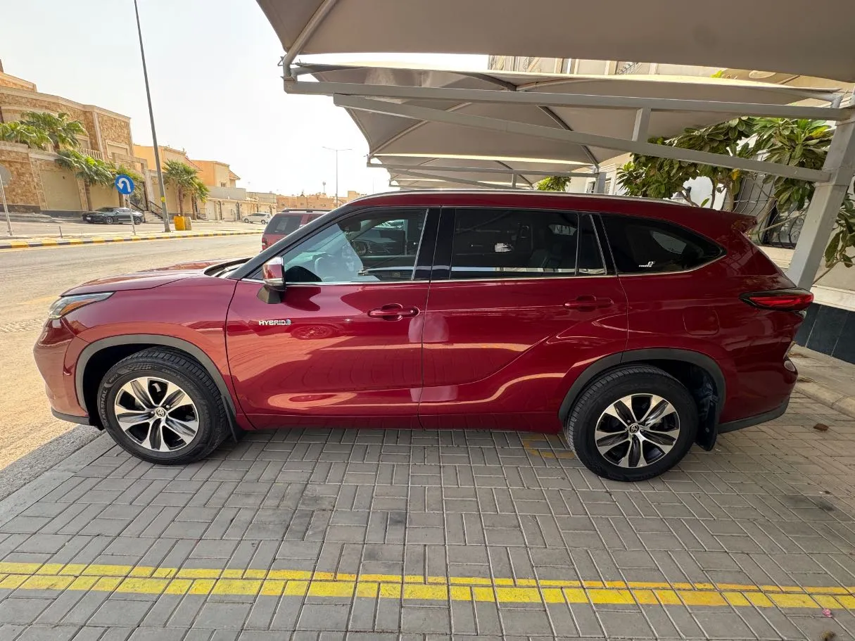Car image 7