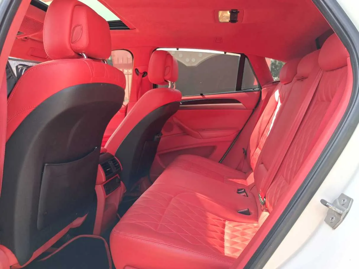 Car image 16