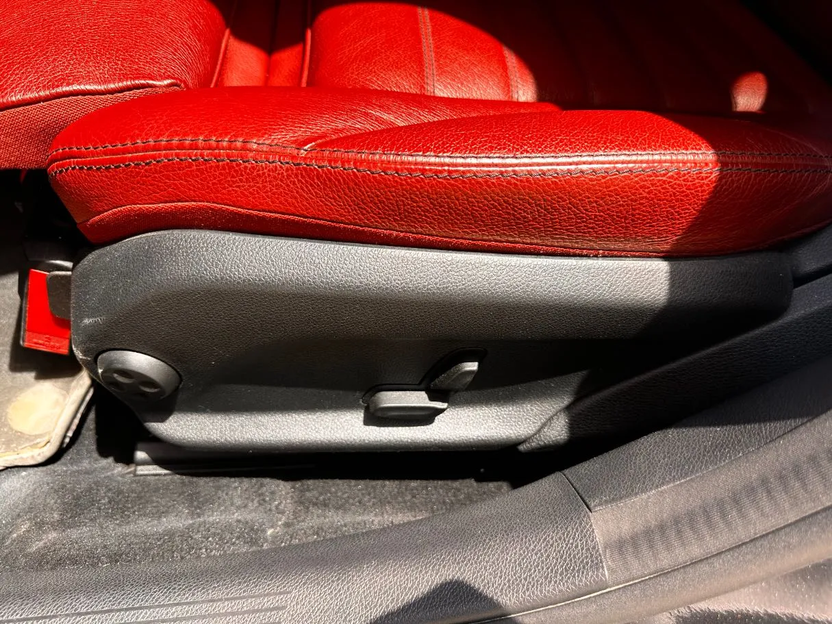 Car image 25