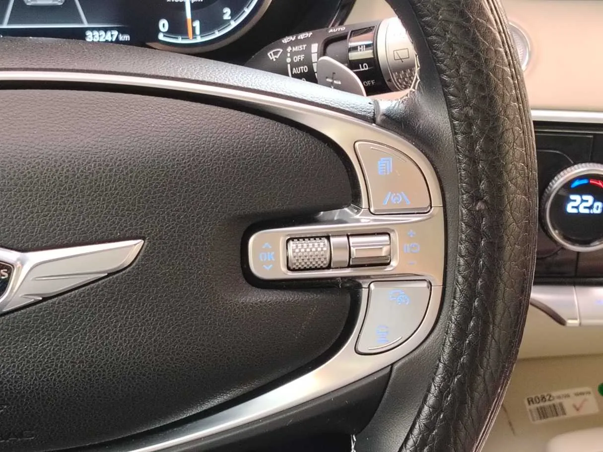 Car image 26