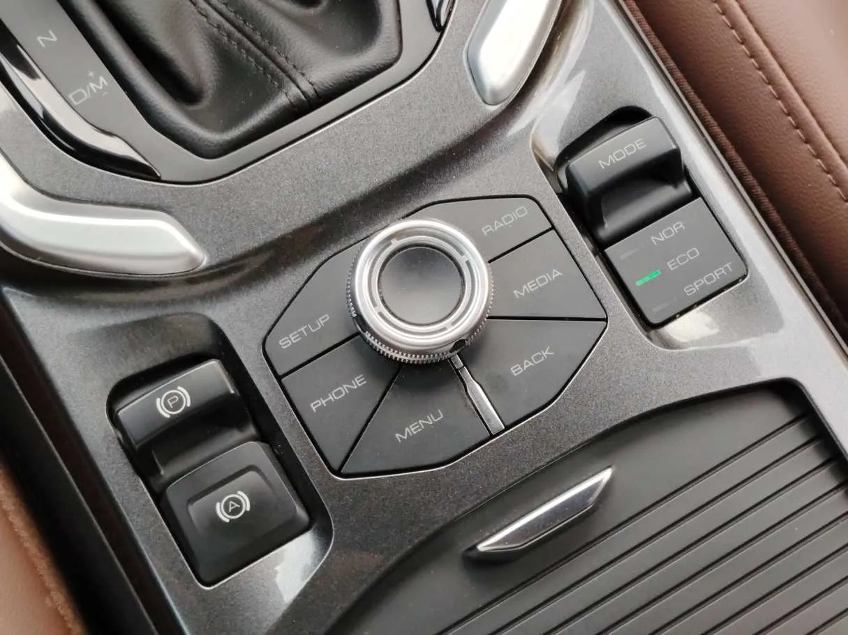 Car image 19