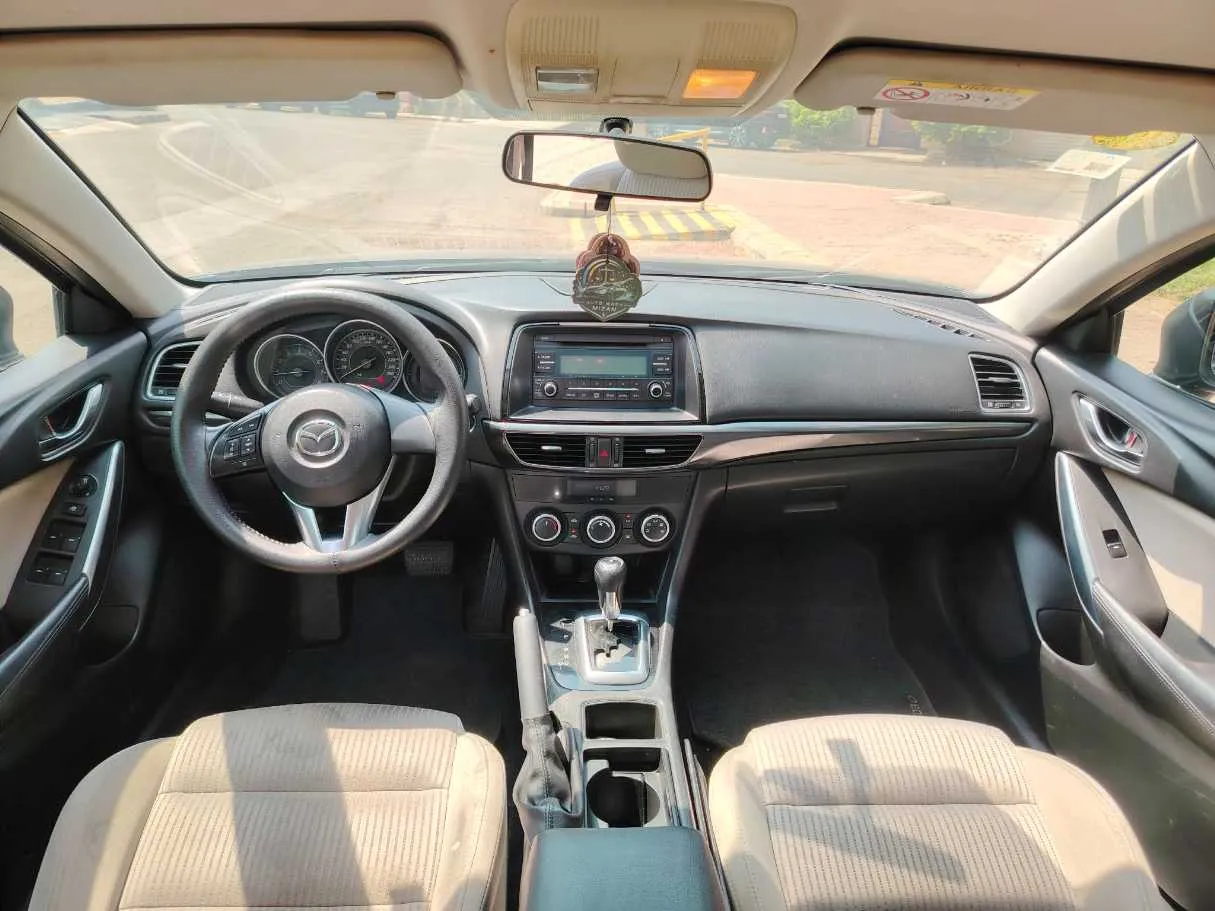 Car image 19