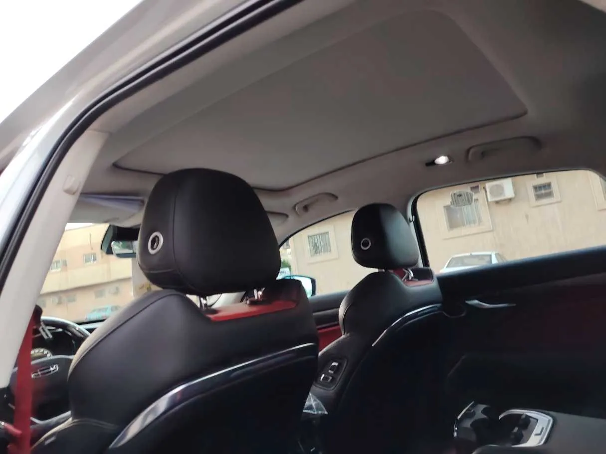 Car image 15