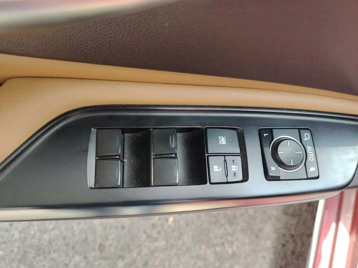 Car image 32