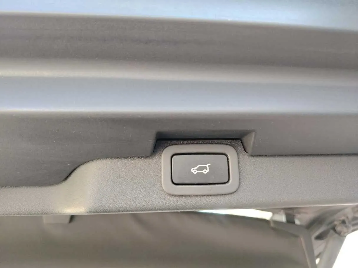 Car image 35