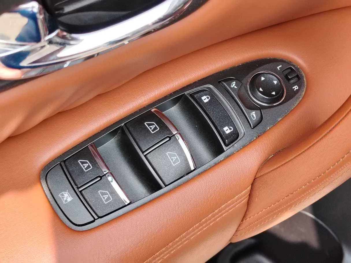 Car image 40