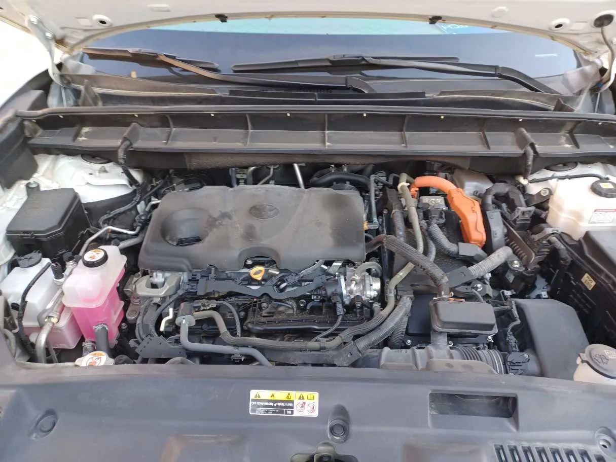 Car image 24