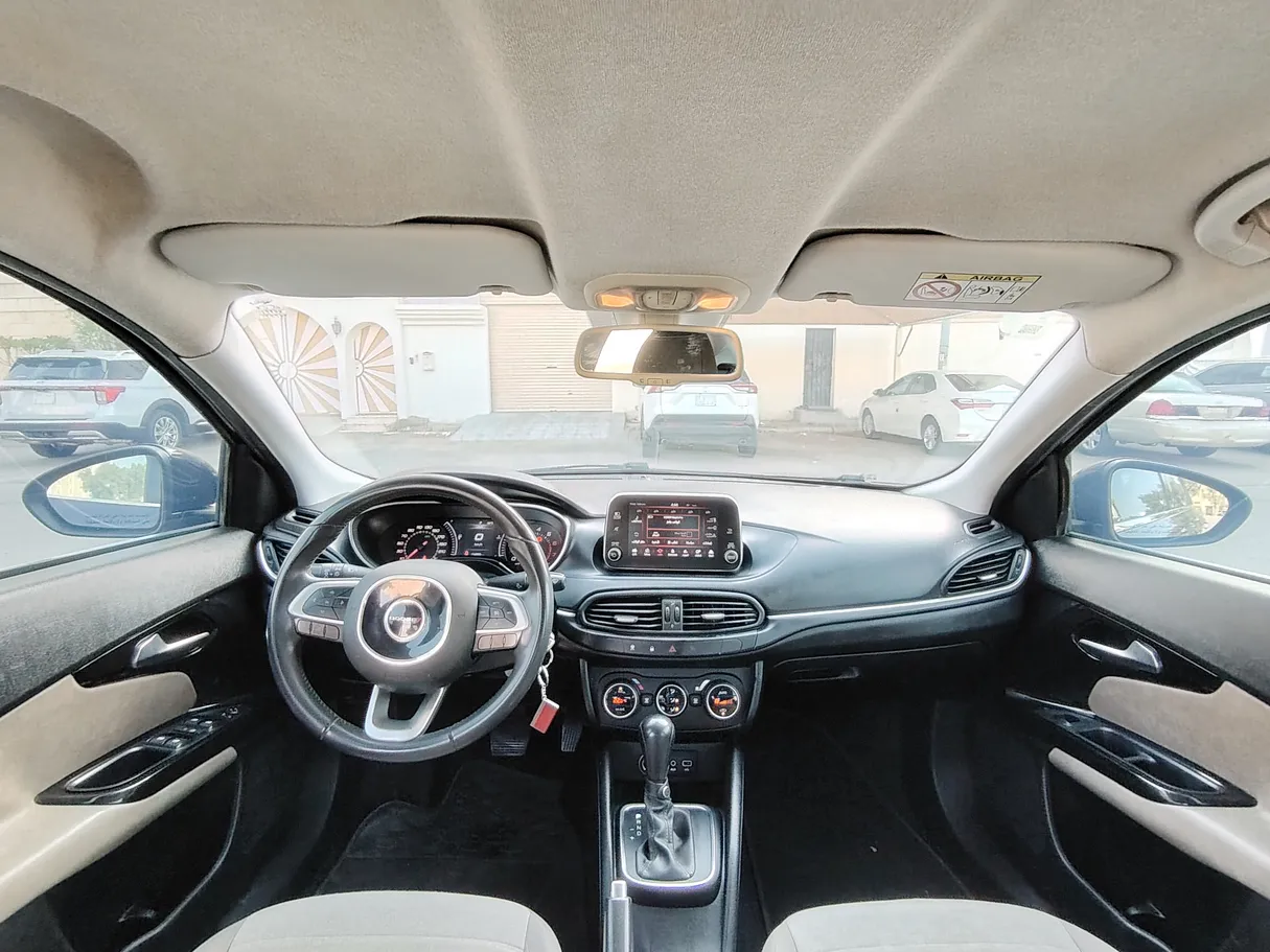 Car image 17