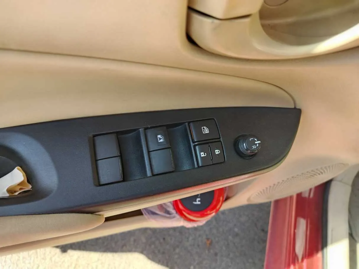 Car image 32