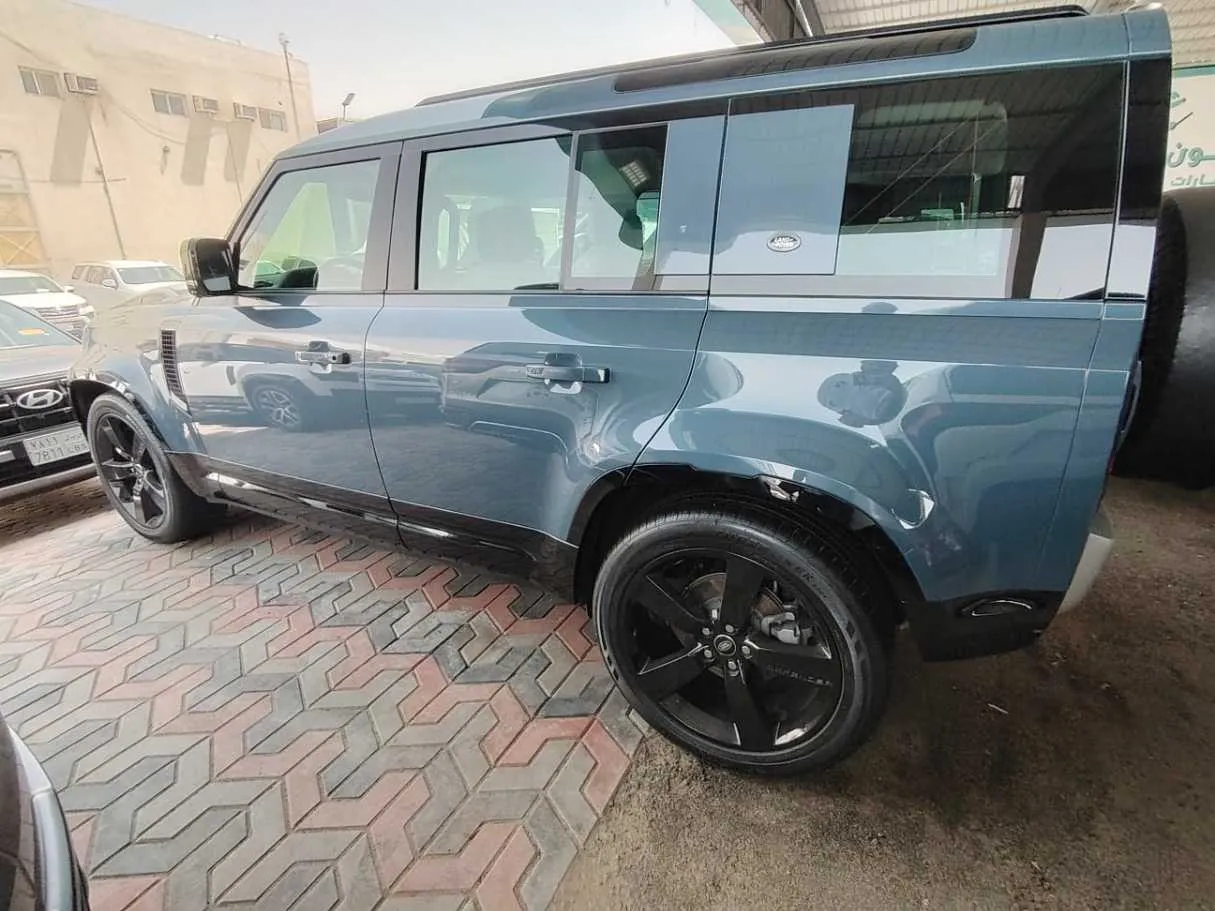 Car image 8
