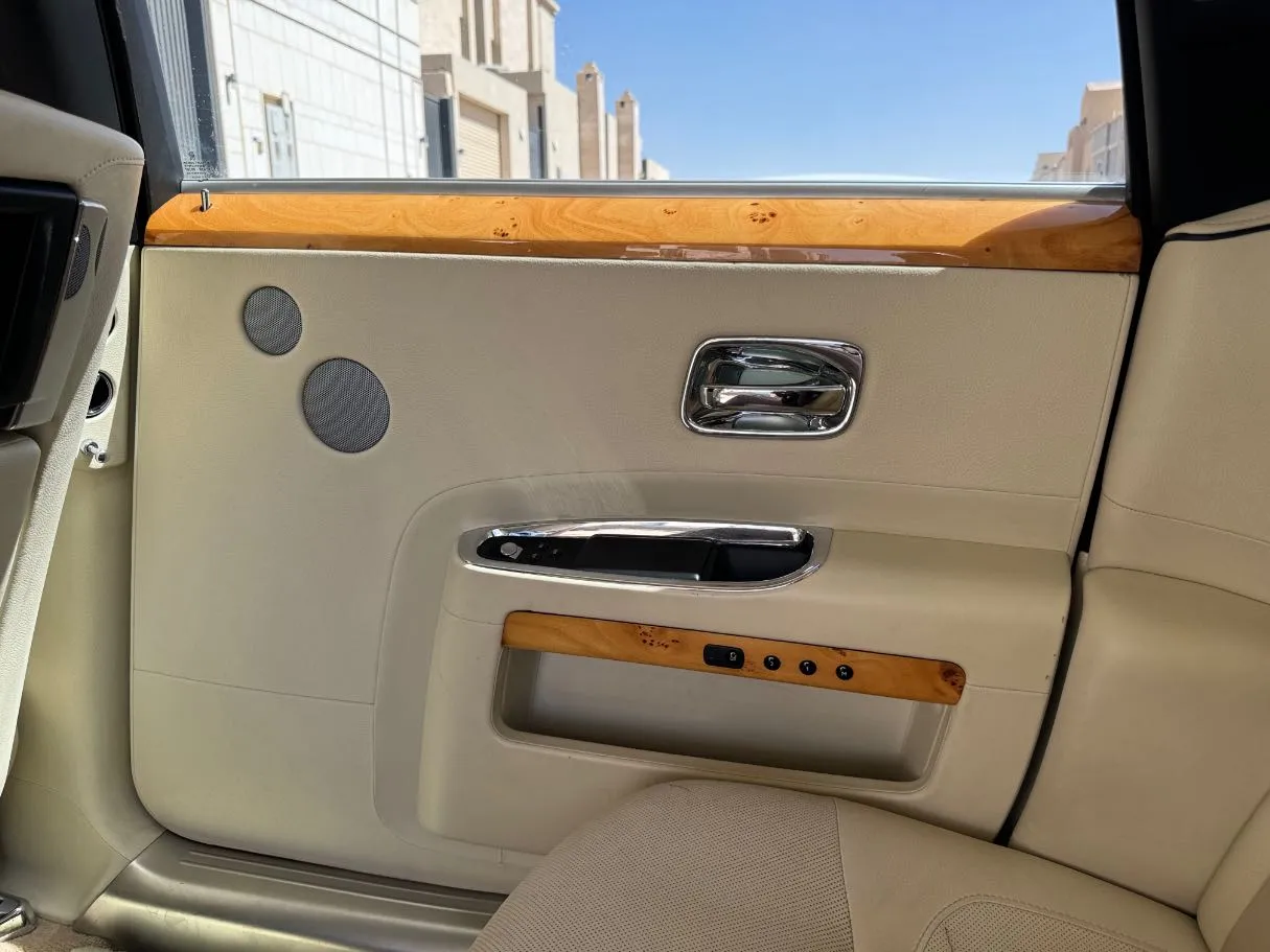 Car image 27