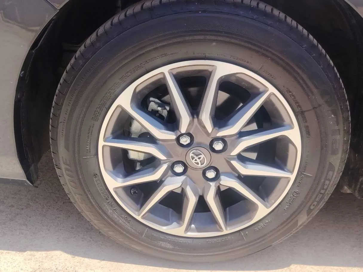Car image 10