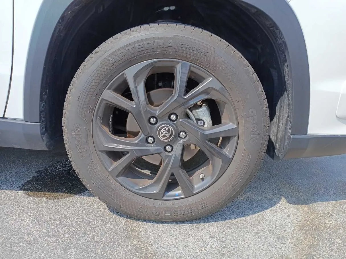 Car image 9