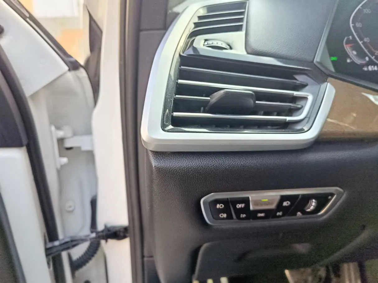 Car image 32
