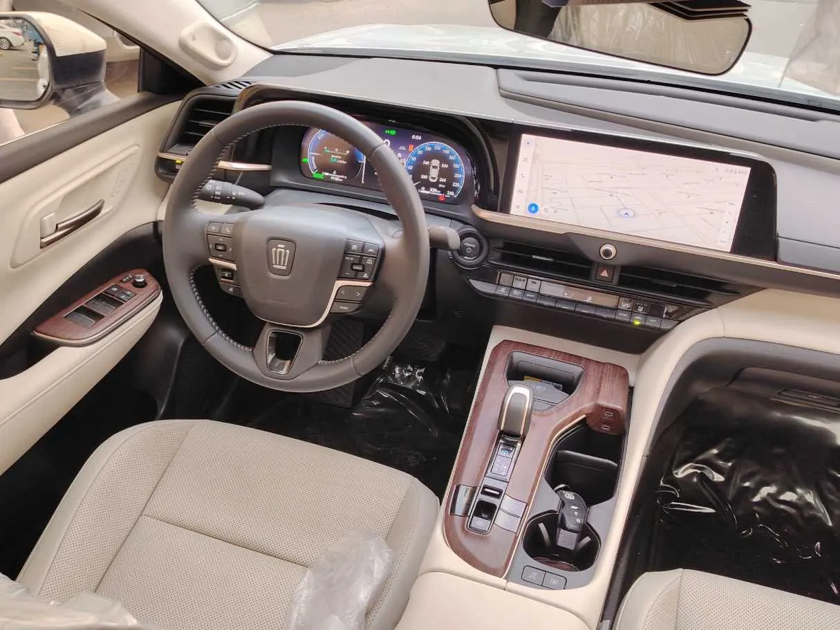 Car image 24