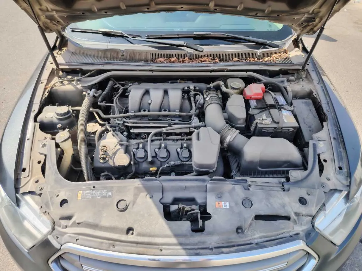 Car image 26
