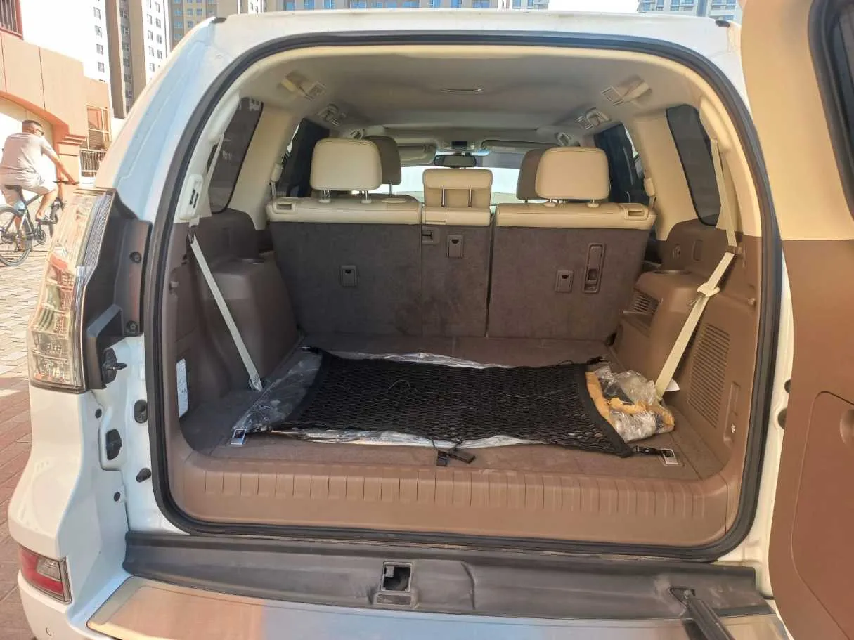 Car image 19