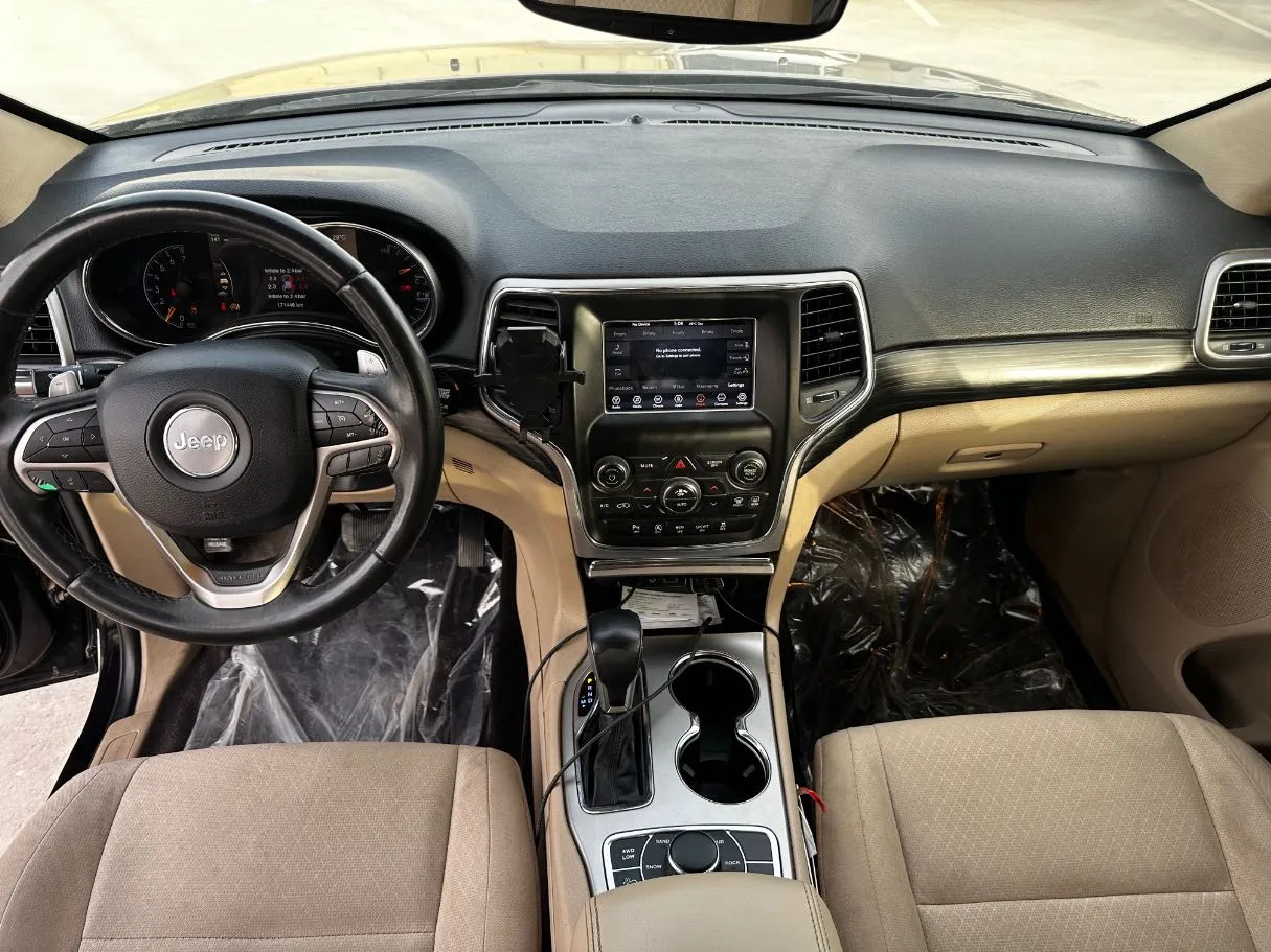 Car image 18