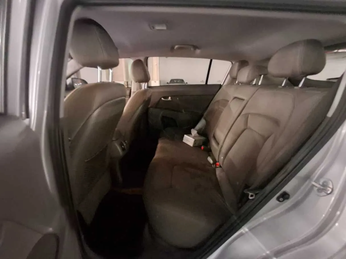 Car image 13