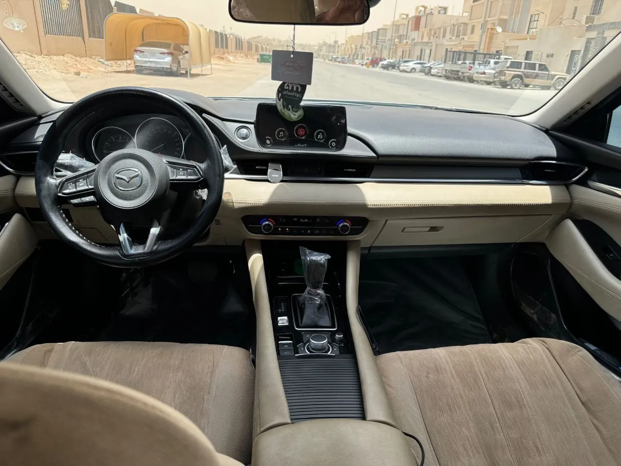 Car image 17