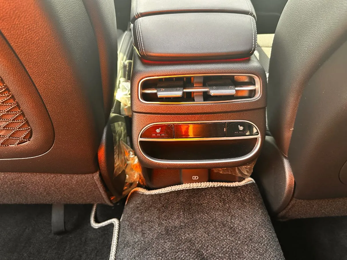 Car image 25