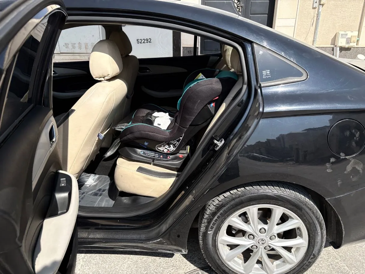Car image 15