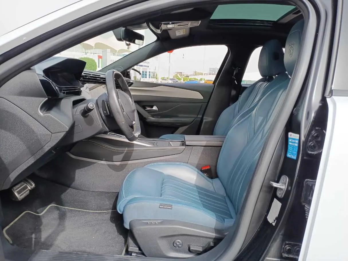 Car image 12