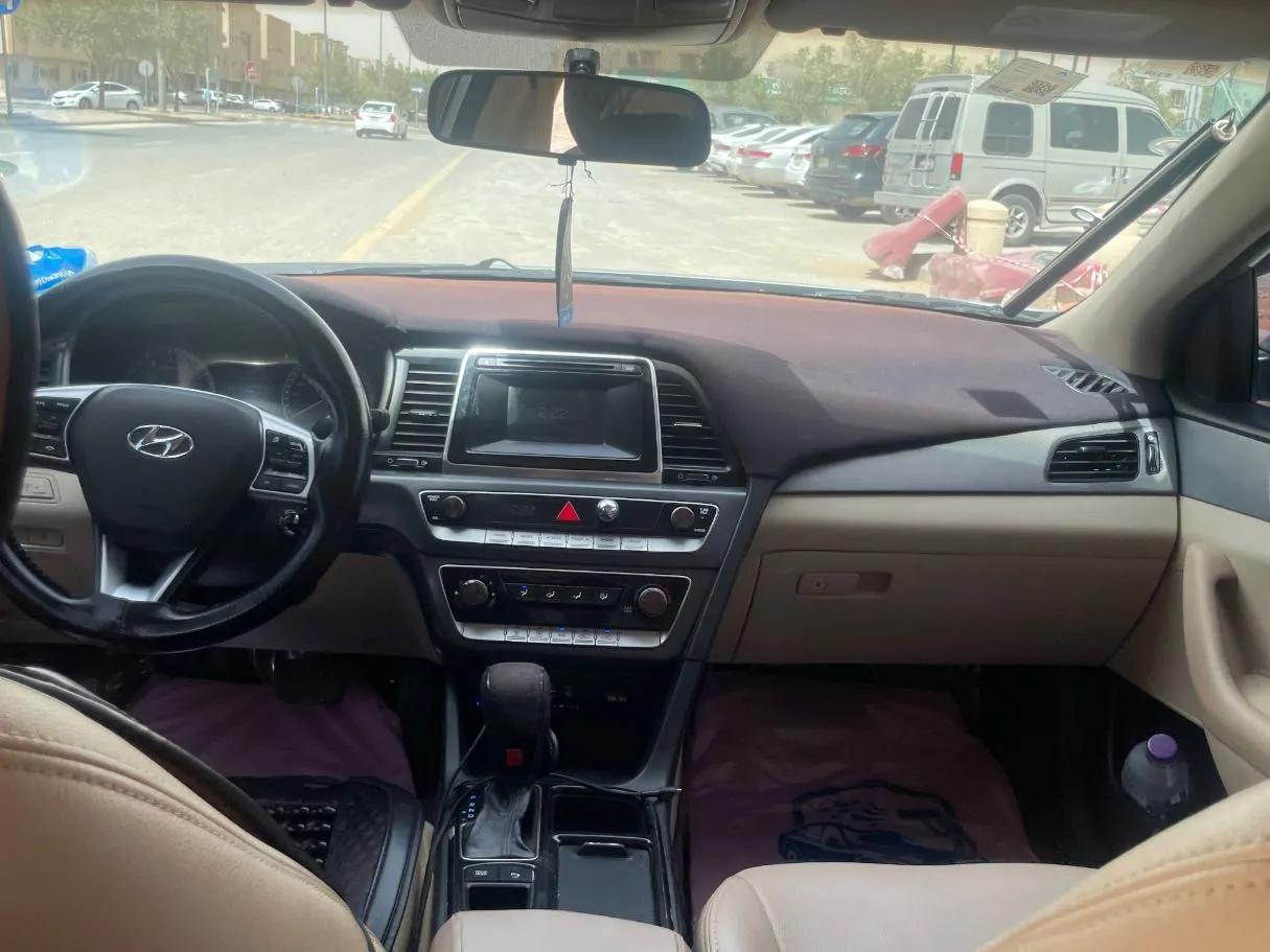 Car image 16