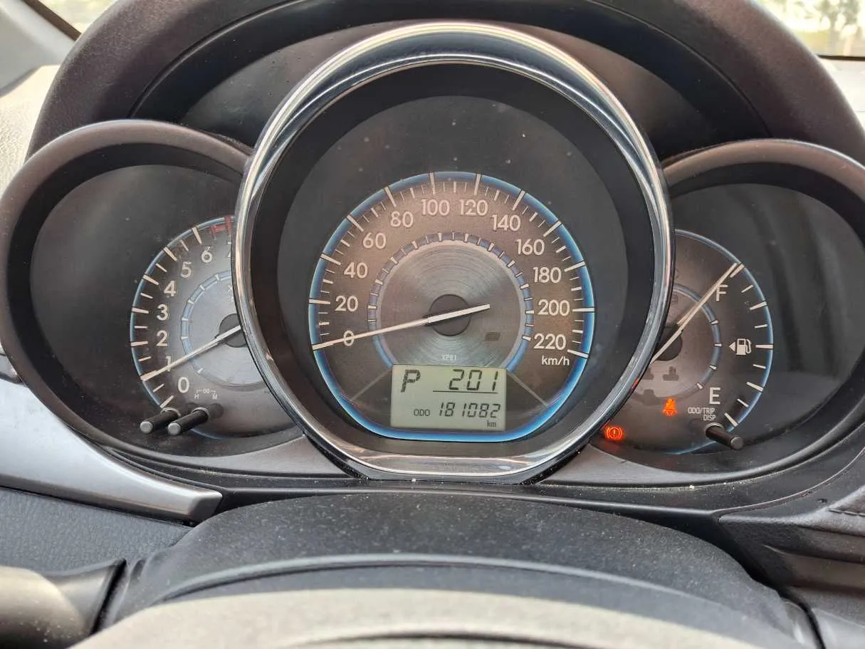 Car image 18
