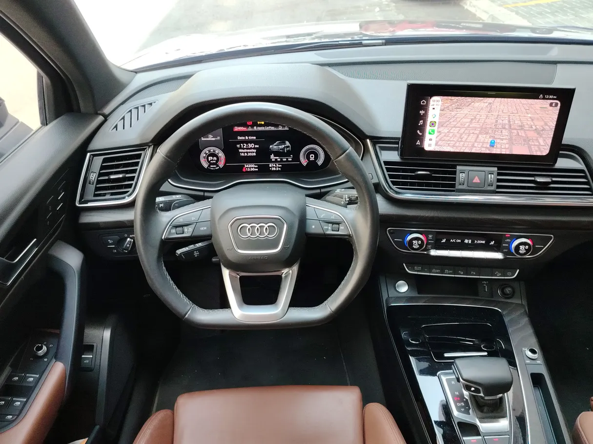 Car image 26