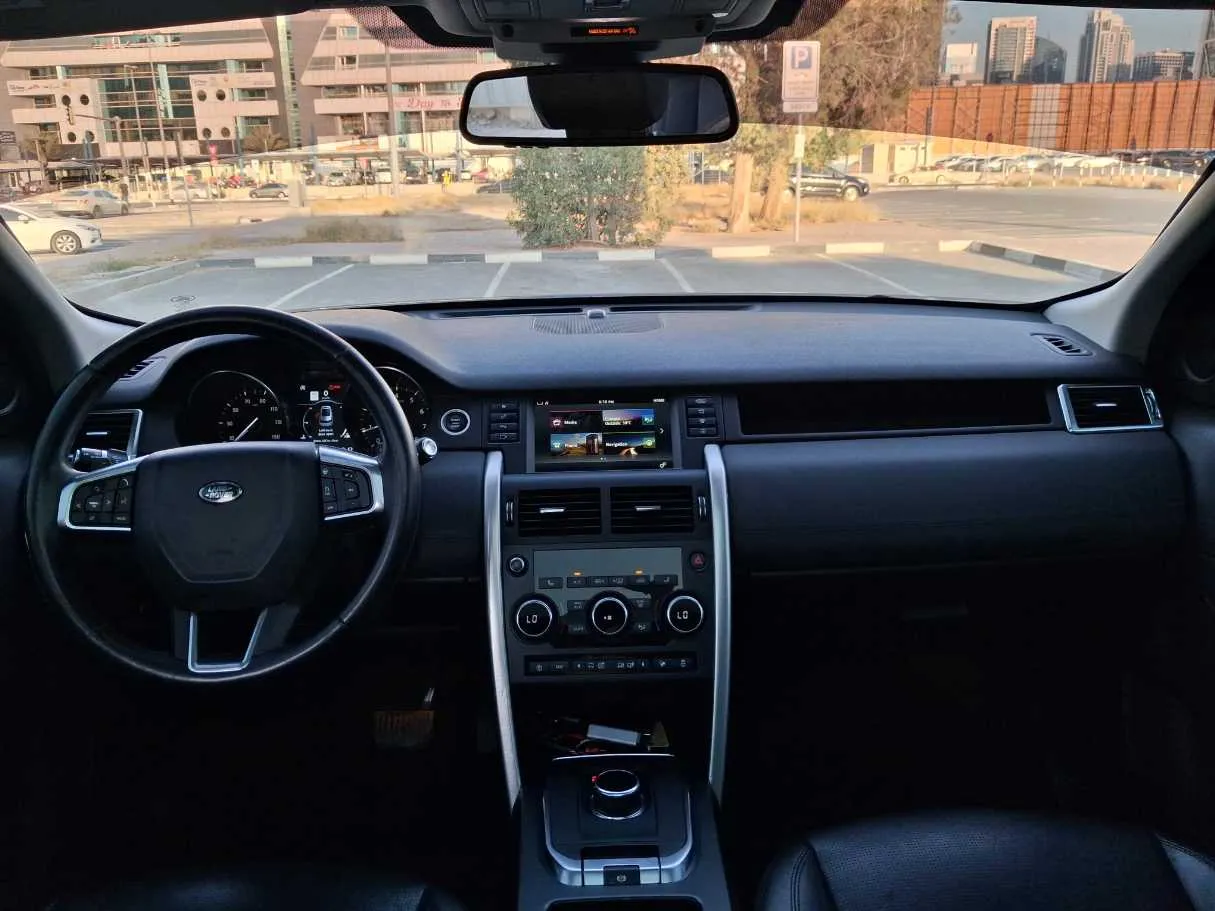 Car image 14