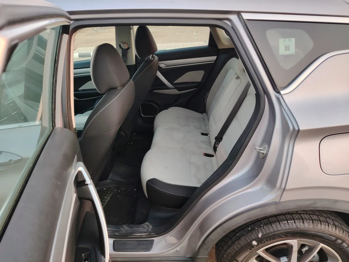 Car image 15