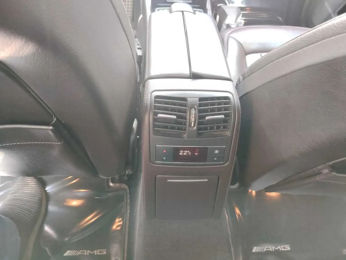 Car image 40