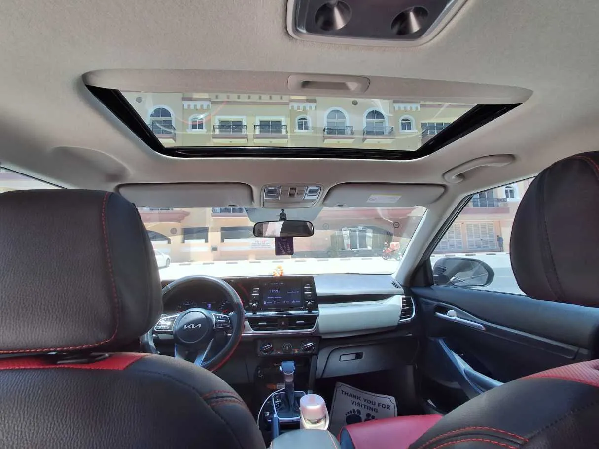 Car image 14
