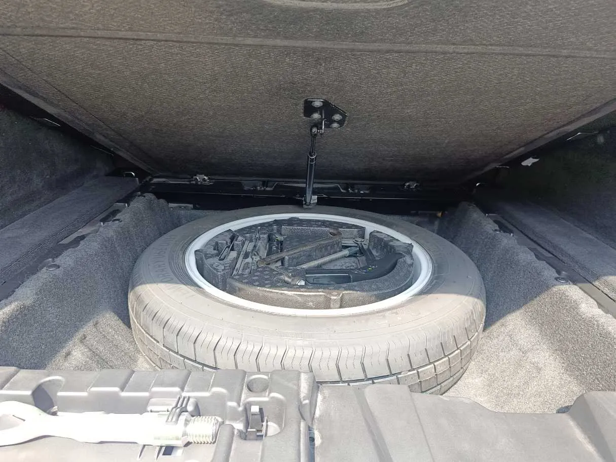 Car image 39